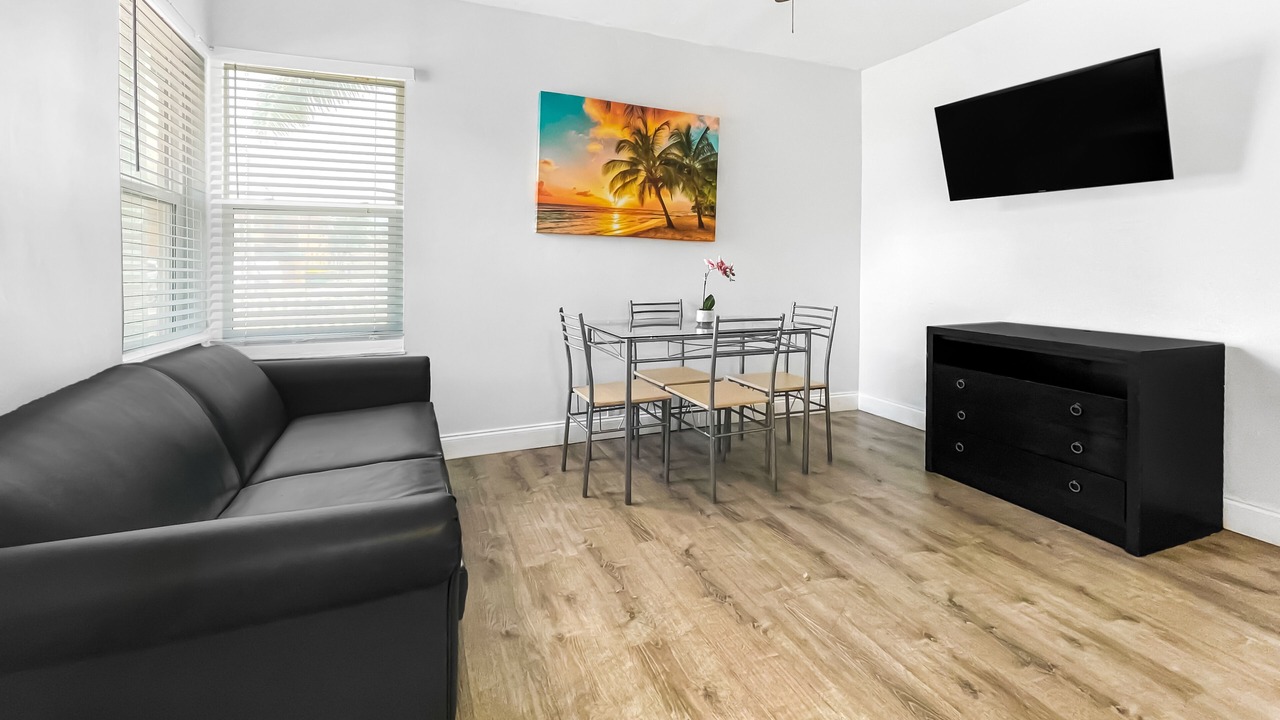 Photo of Bedroom in Hollywood Lakes