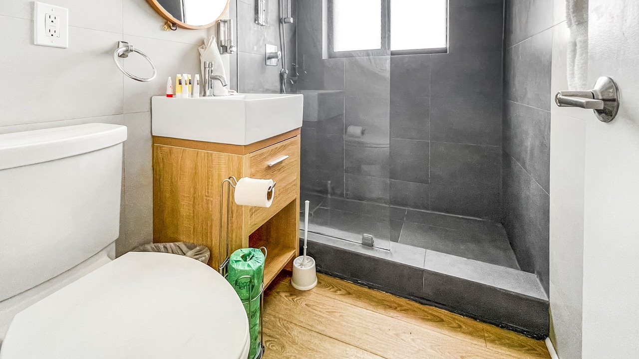 Photo of Bathroom in Hollywood Lakes