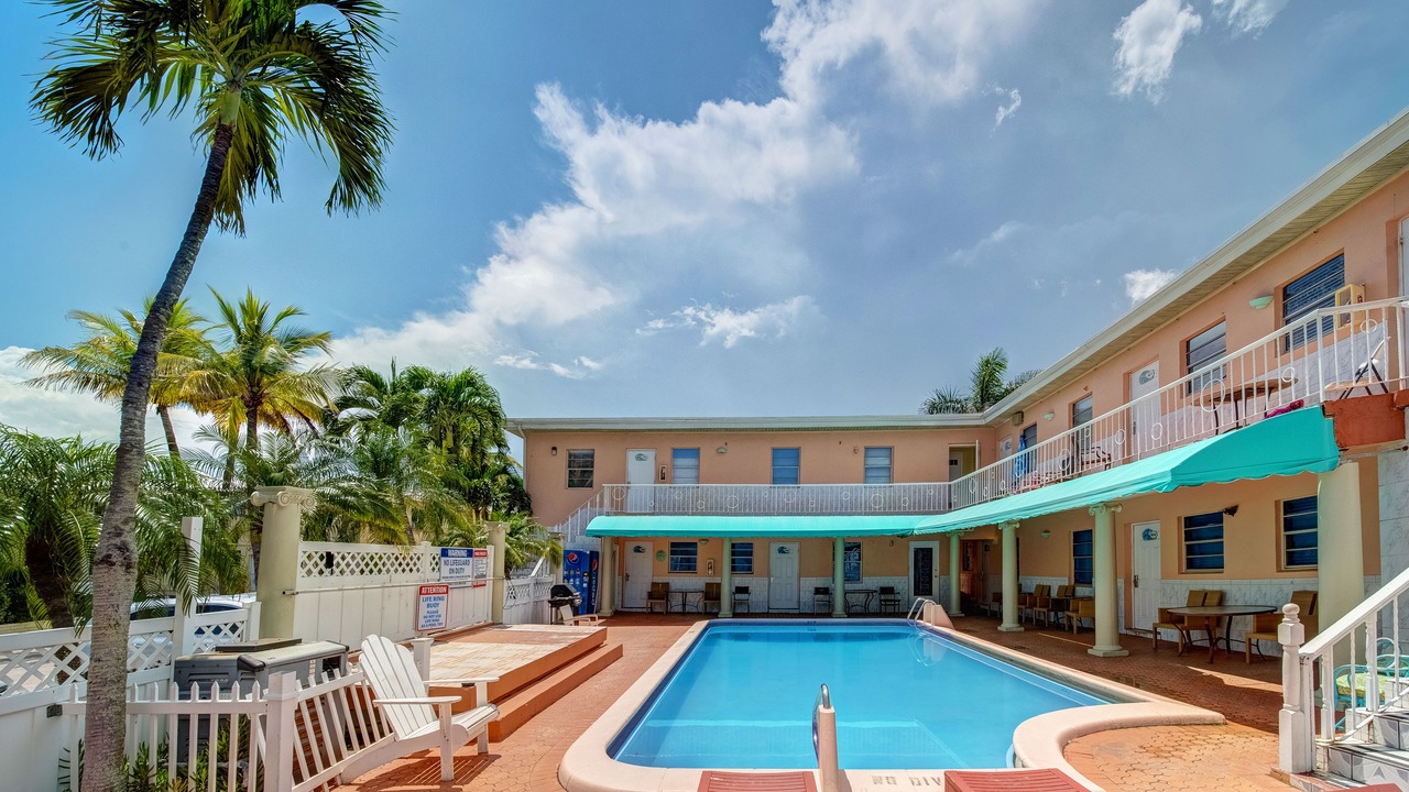 Photo of Outdoor in Hollywood Lakes