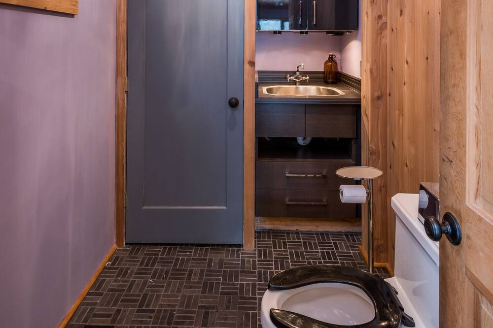 Photo of Bathroom in Taconic Lake