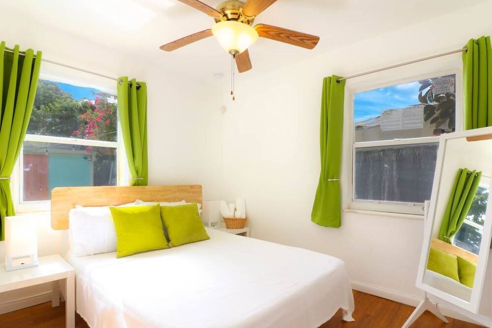 Photo of Bedroom in South Middle River