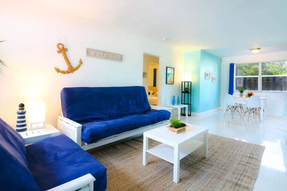 Photo of Livingroom in South Middle River