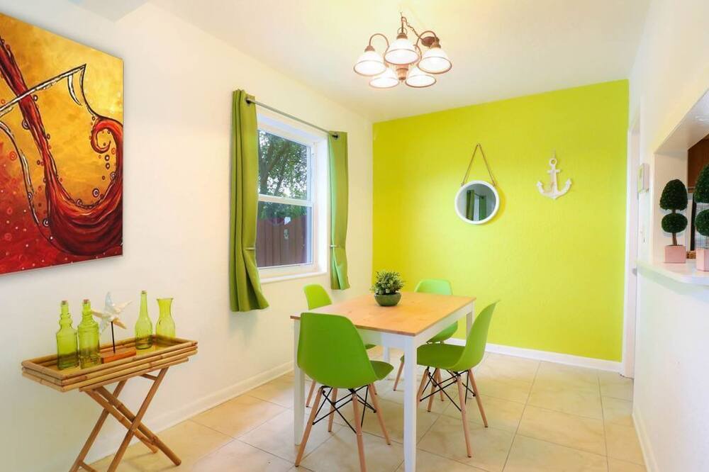 Photo of Kitchen in South Middle River