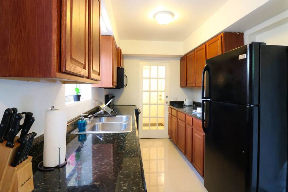 Photo of Kitchen in South Middle River