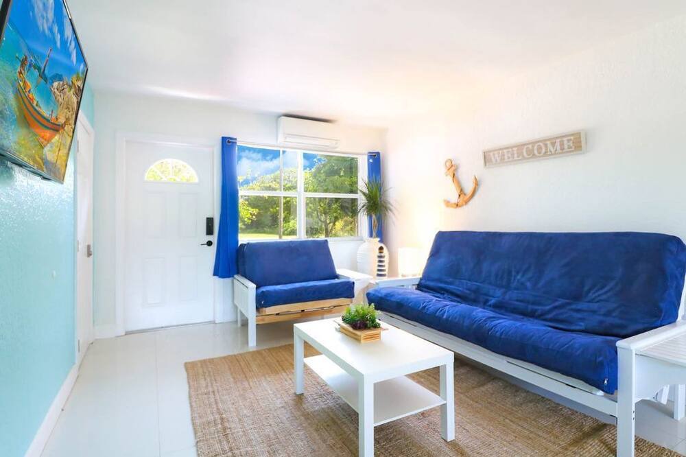 Photo of Livingroom in South Middle River