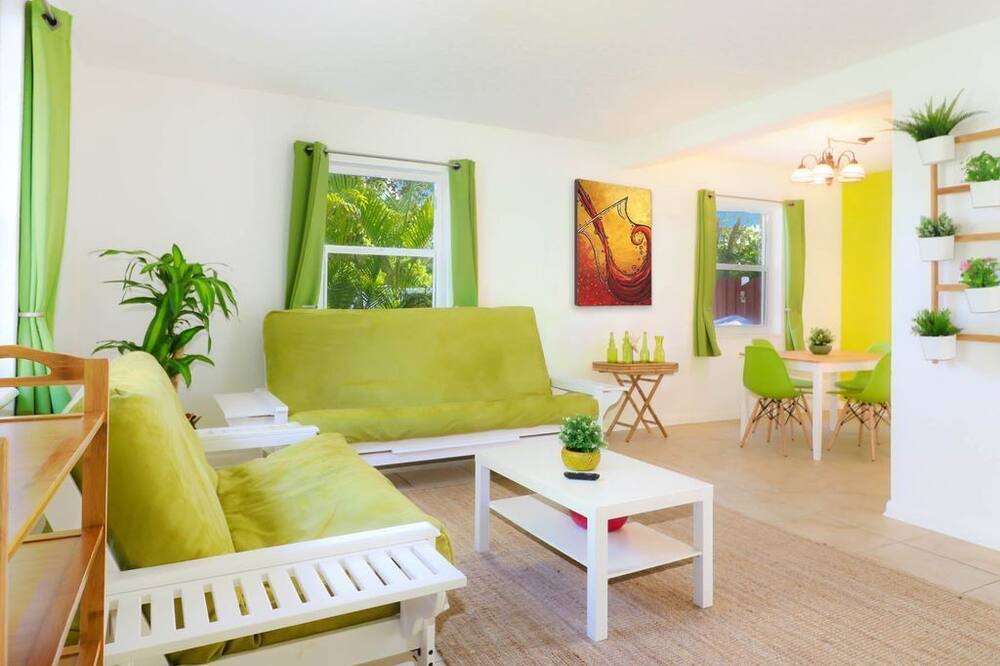 Photo of Livingroom in South Middle River
