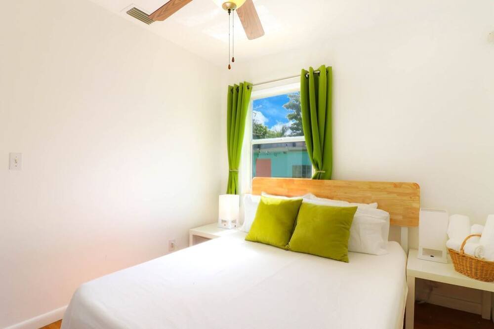 Photo of Bedroom in South Middle River