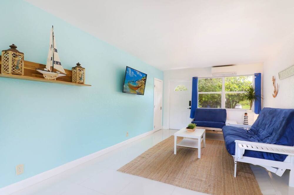 Photo of Livingroom in South Middle River
