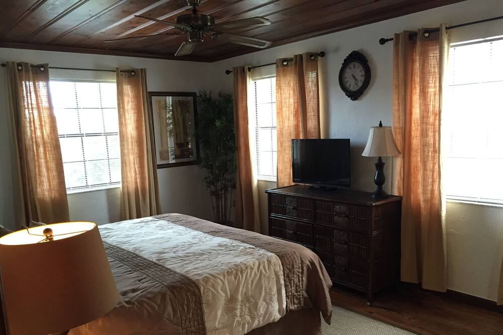 Photo of Bedroom in Deerfield Beach