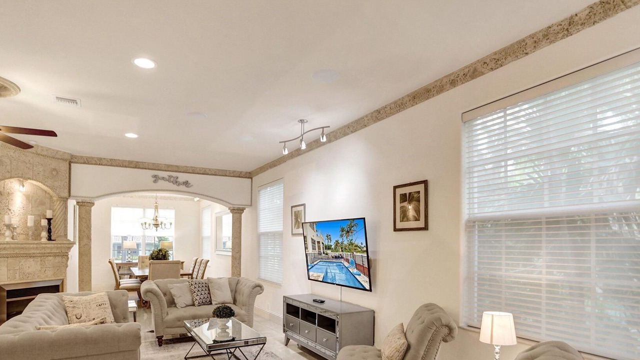 Photo of Livingroom in Hollywood Lakes