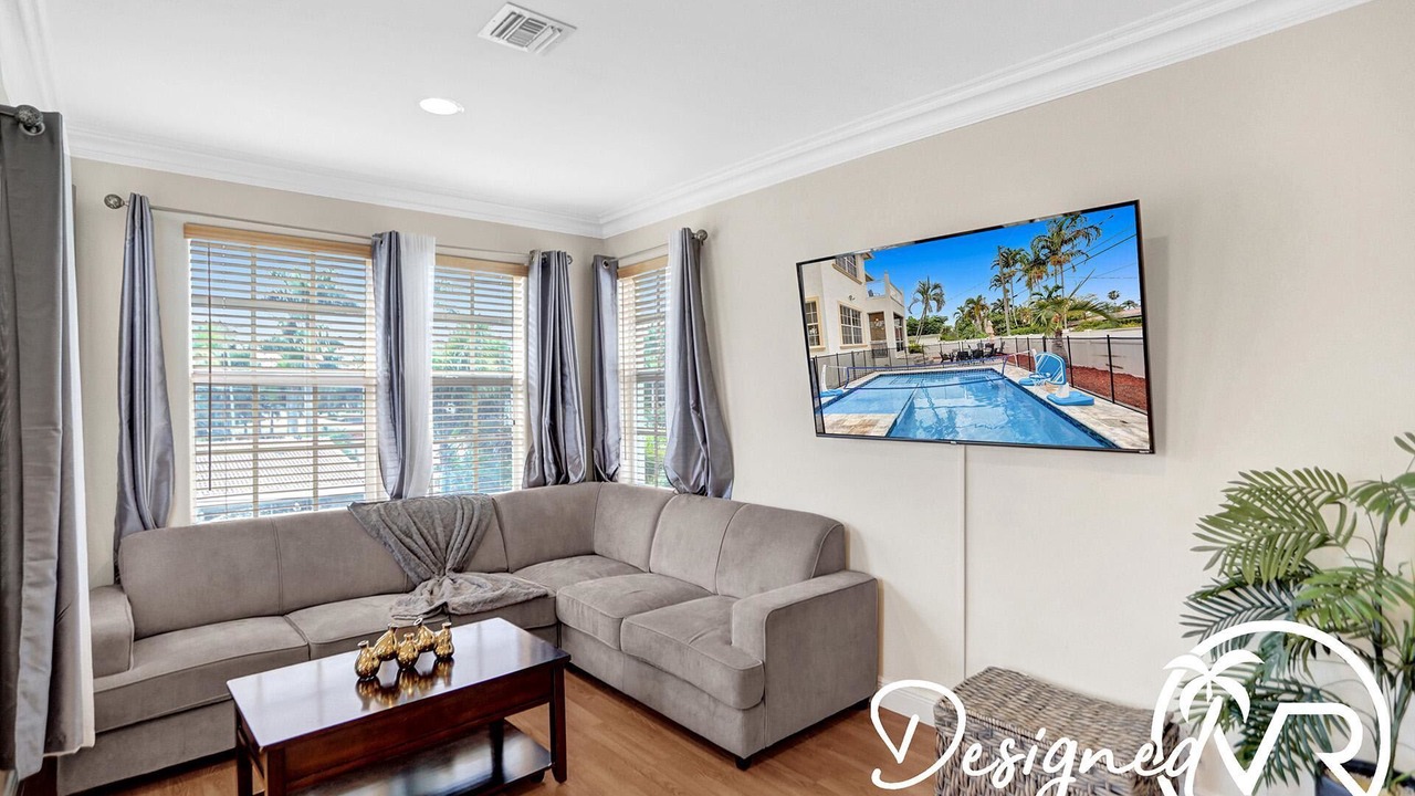 Photo of Livingroom in Hollywood Lakes