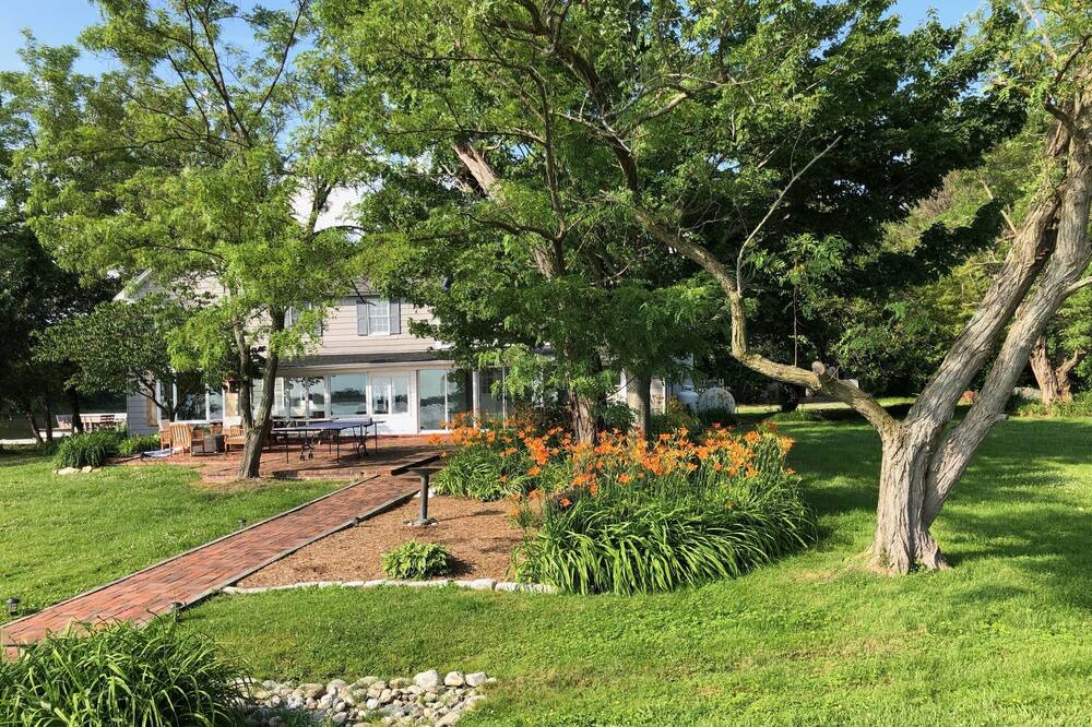 Photo of Others in Wittman