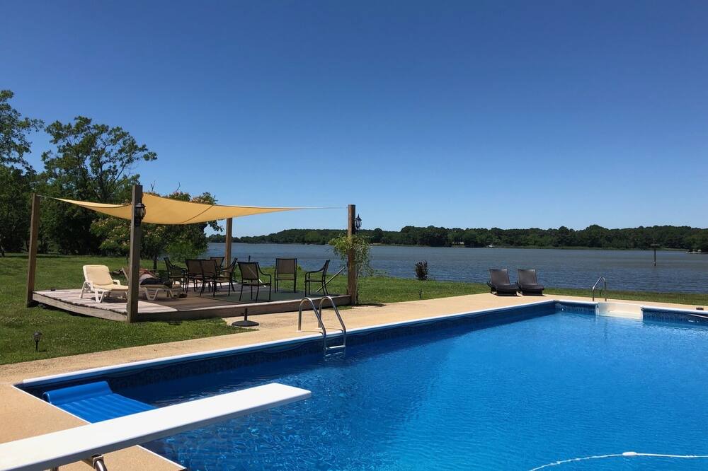 Photo of Outdoor in Wittman