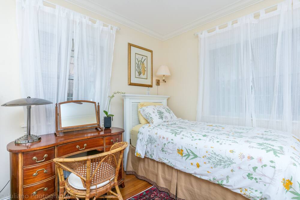 Photo of Bedroom in River Oaks