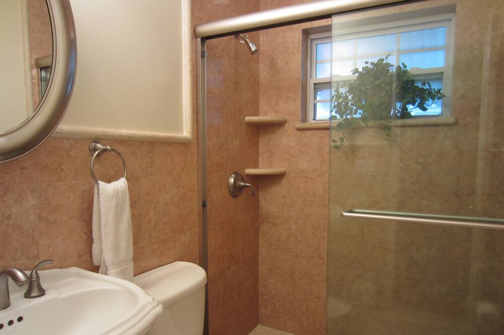 Photo of Bathroom in River Oaks