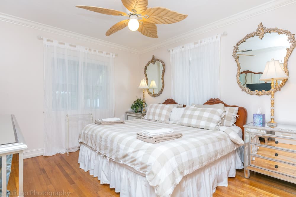 Photo of Bedroom in River Oaks