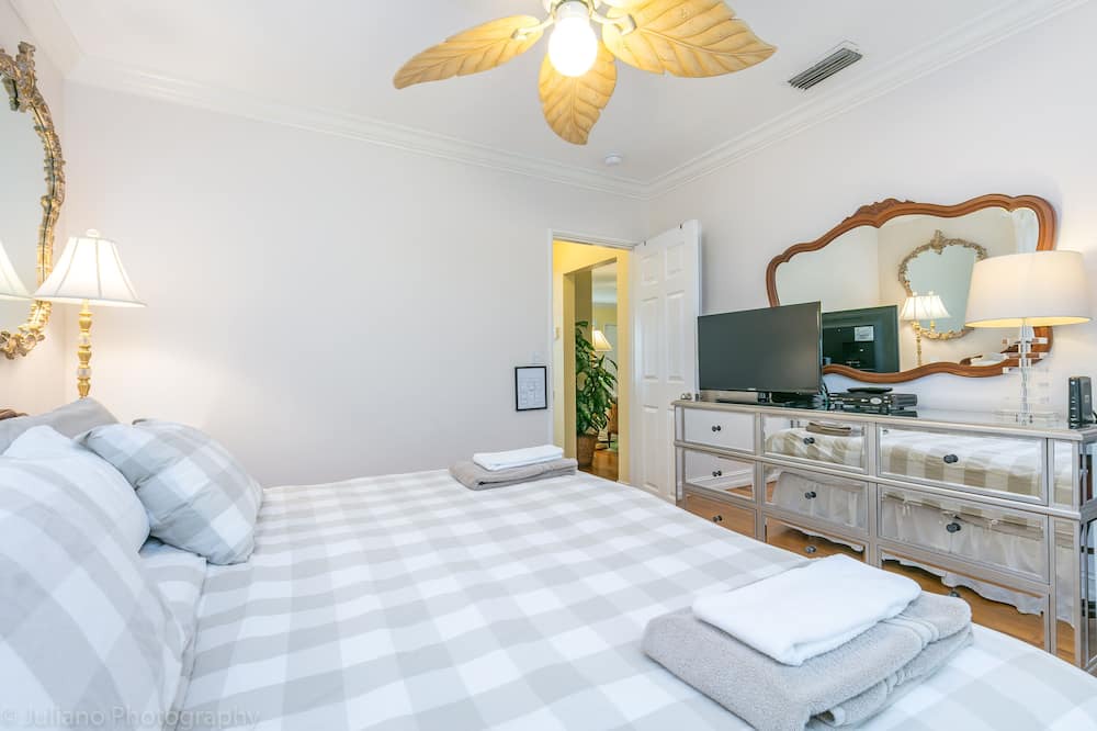 Photo of Bedroom in River Oaks
