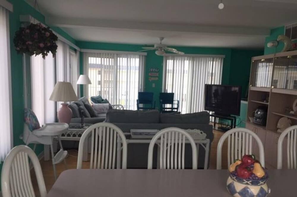 Photo of Livingroom in Ship Bottom