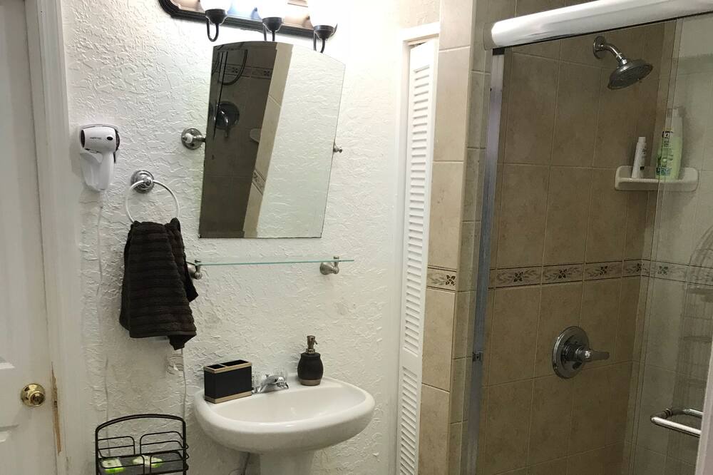 Photo of Bathroom in Hialeah