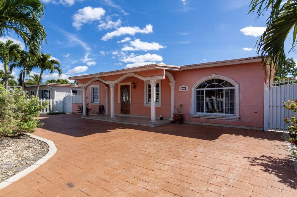 Photo of Outdoor in Hialeah
