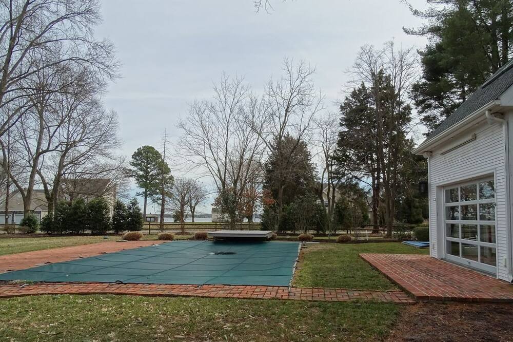 Photo of Outdoor in Royal Oak