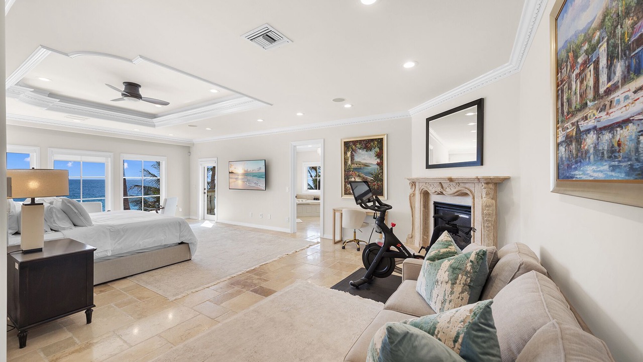 Photo of Livingroom in Lauderdale Beach