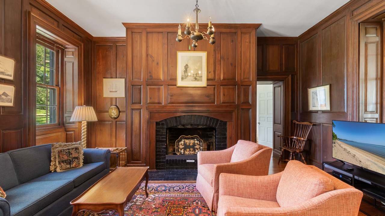 Photo of Livingroom in Saluda