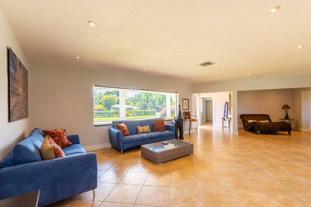 Photo of Livingroom in Highland Garden