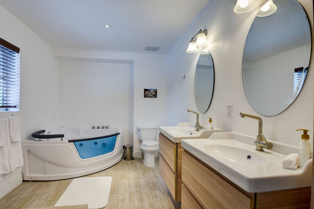 Photo of Bathroom in Highland Garden