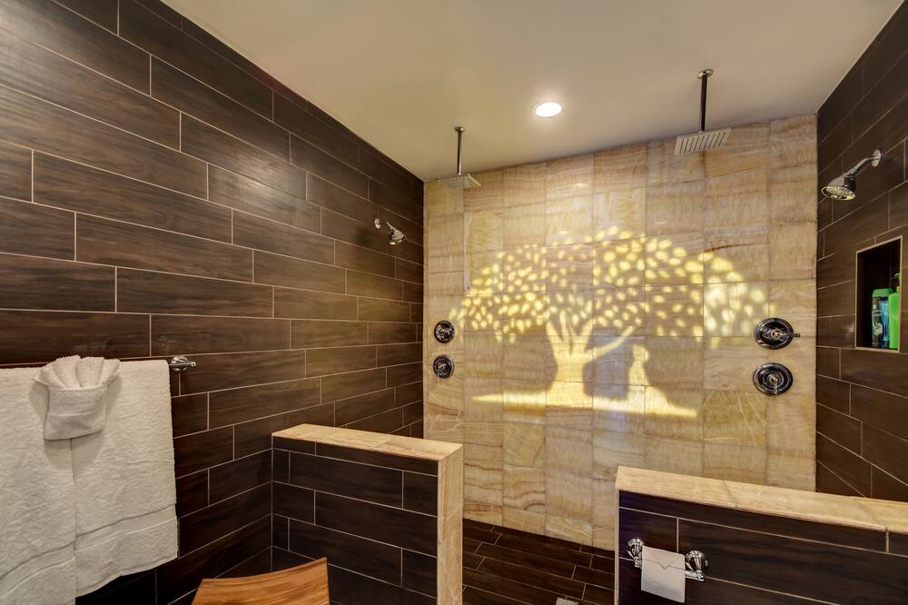Photo of Bathroom in Highland Garden