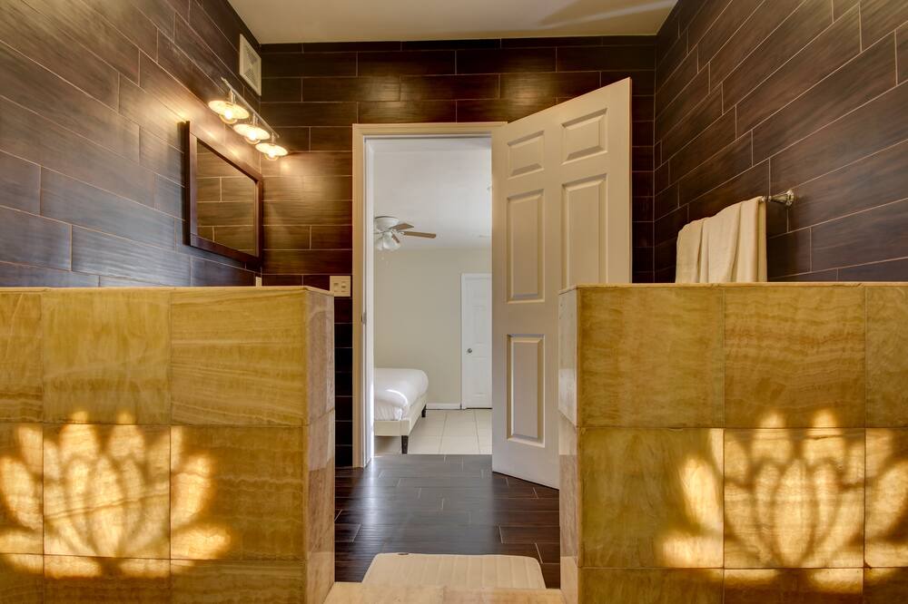 Photo of Bathroom in Highland Garden