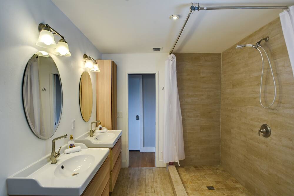 Photo of Bathroom in Highland Garden