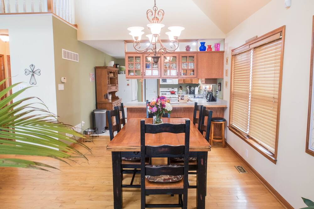 Photo of Livingroom in Earlville