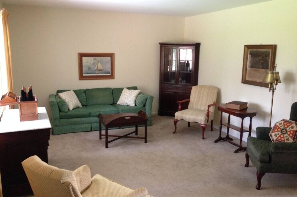 Photo of Livingroom in Little Creek
