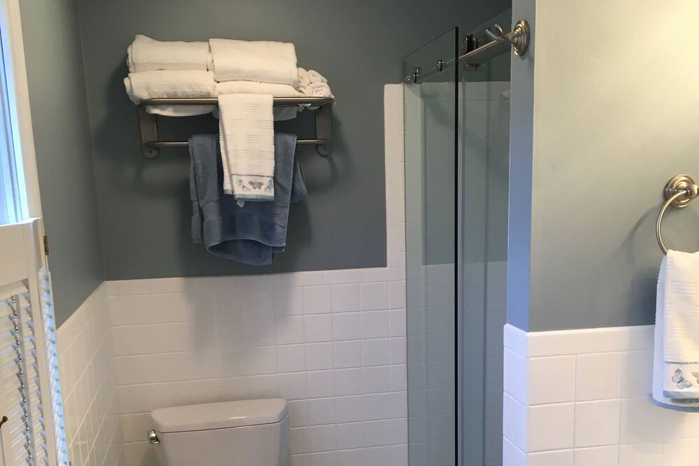 Photo of Bathroom in Little Creek