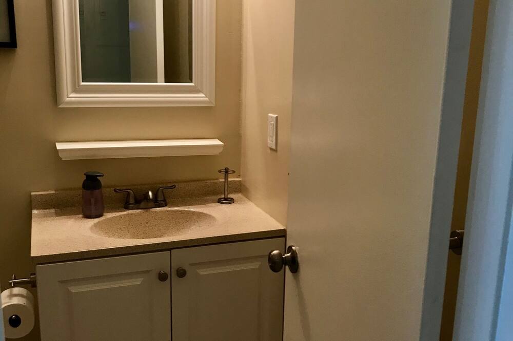 Photo of Bathroom in Croissant Park