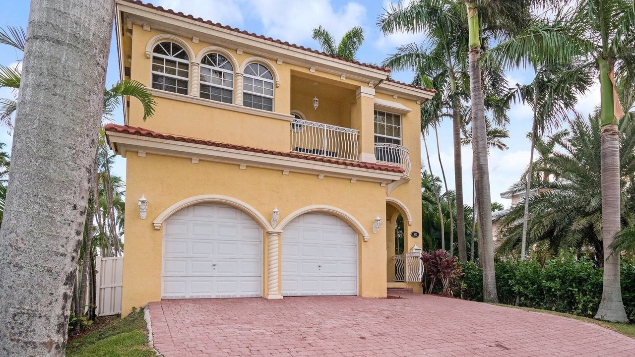 Photo of Outdoor in Hollywood Lakes