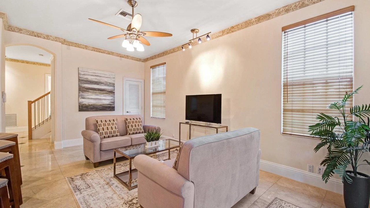 Photo of Livingroom in Hollywood Lakes