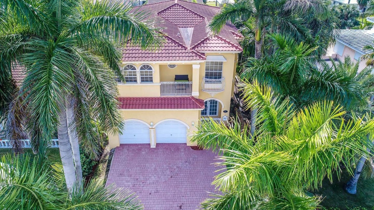 Photo of Outdoor in Hollywood Lakes