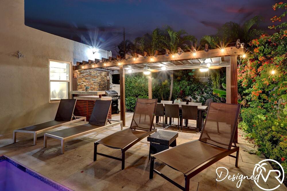 Photo of Outdoor in Hollywood Lakes