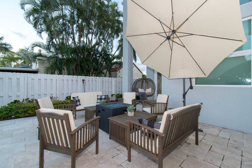 Photo of Patio Balcony in Hollywood Lakes