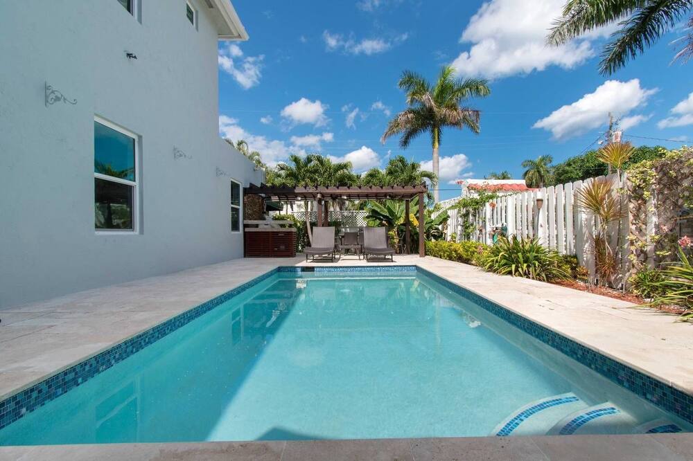 Photo of Outdoor in Hollywood Lakes
