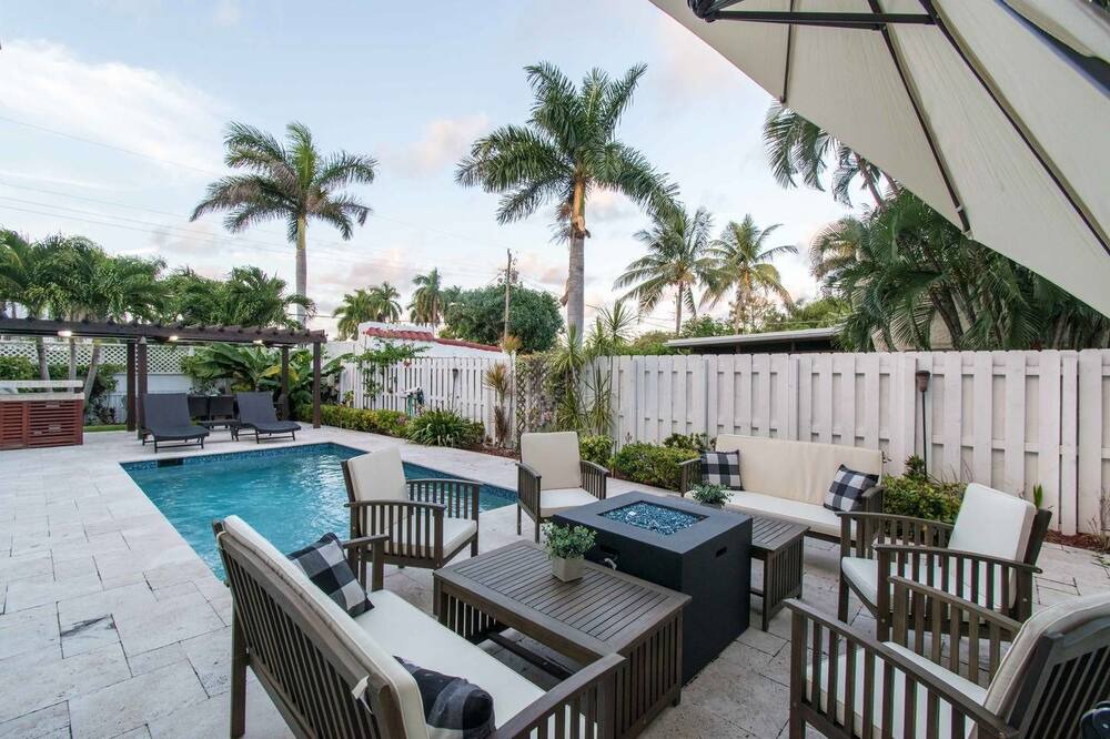 Photo of Outdoor in Hollywood Lakes