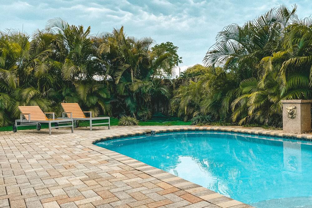 Photo of Outdoor in Royal Poinciana