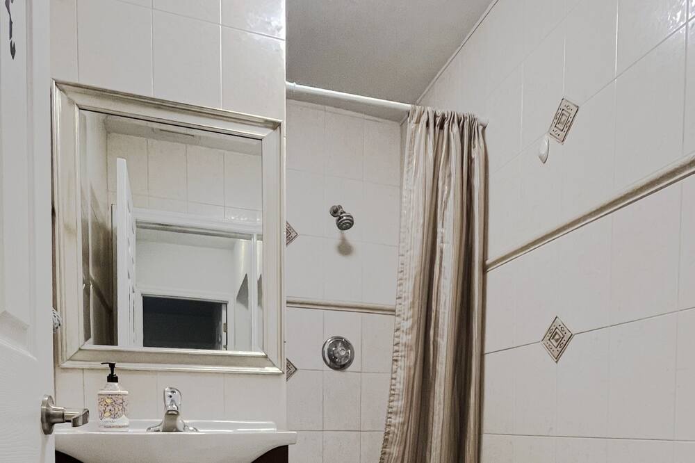Photo of Bathroom in Royal Poinciana