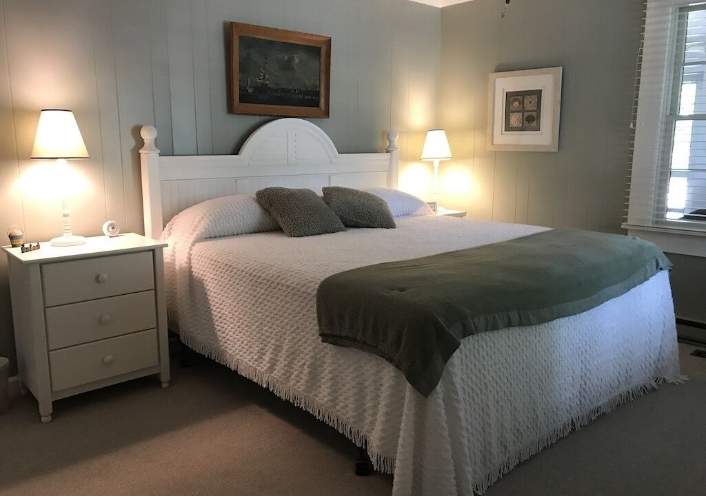 Photo of Bedroom in Country Club Estates