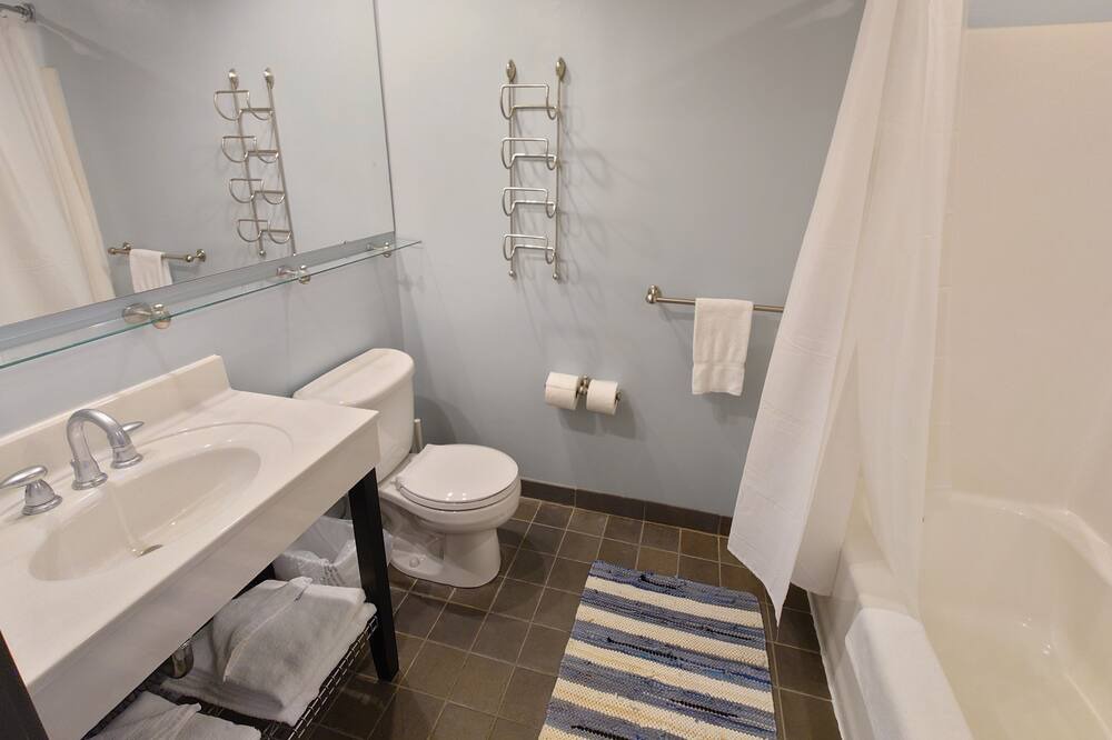 Photo of Bathroom in Edray