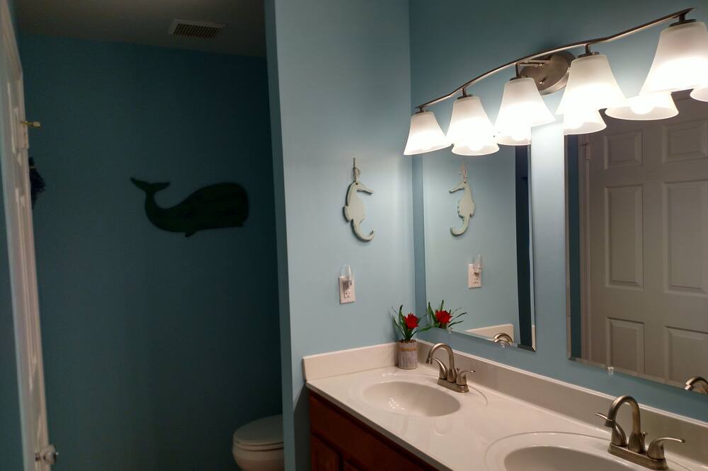 Photo of Bathroom in Caine Woods