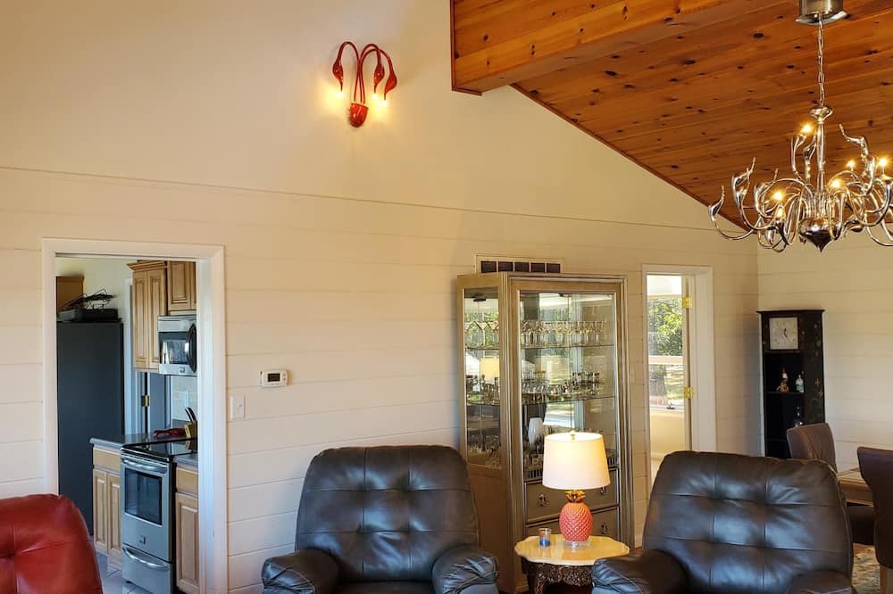 Photo of Livingroom in Marion Station