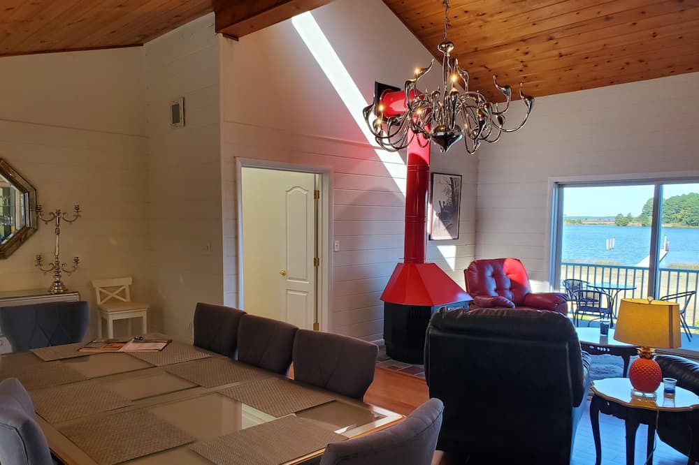 Photo of Livingroom in Marion Station